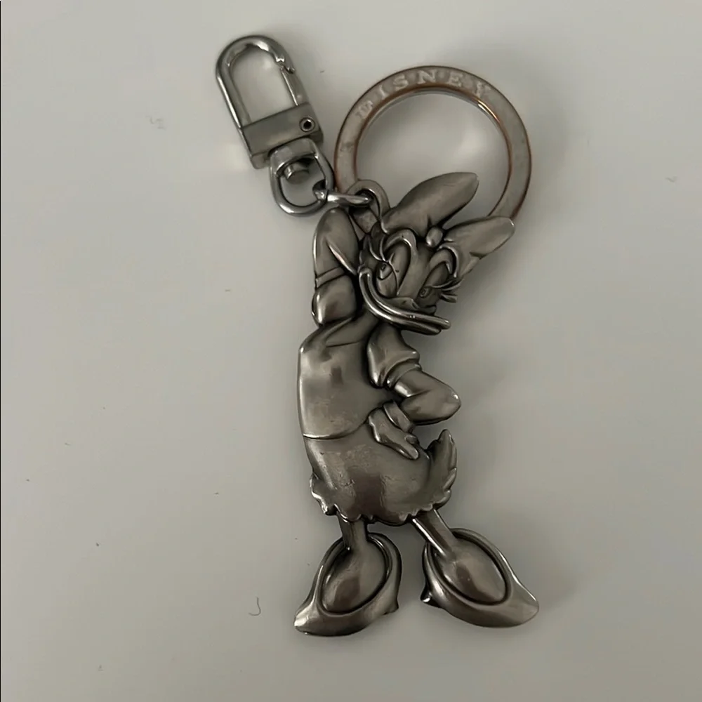Disney Silver Daisy Keychain - Picture 1 of 2